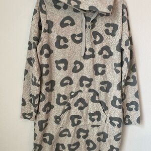 Chic Gray and Cream Leopard Print Coat